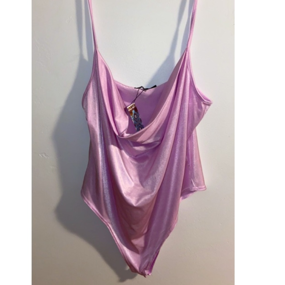 BEAND NEW PINK SHINY BODYSUIT 💗